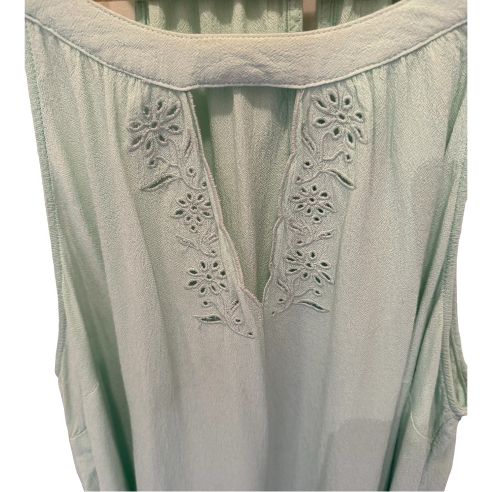 PLUS SIZE pale green summer top